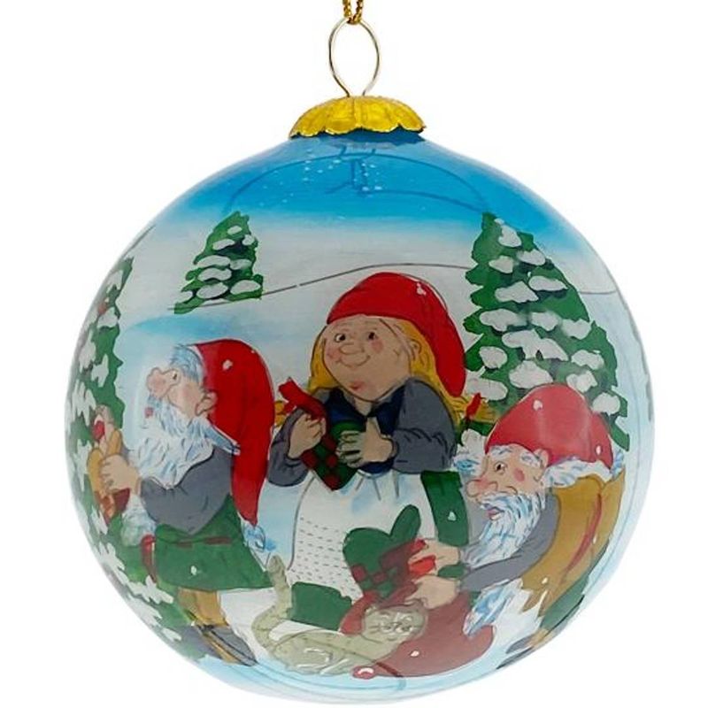 Julekule nisser som pynter